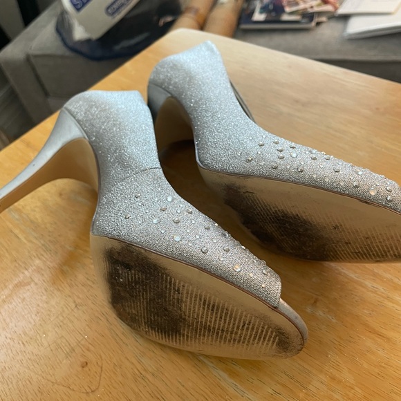 Shoes - Picture 4 of 4